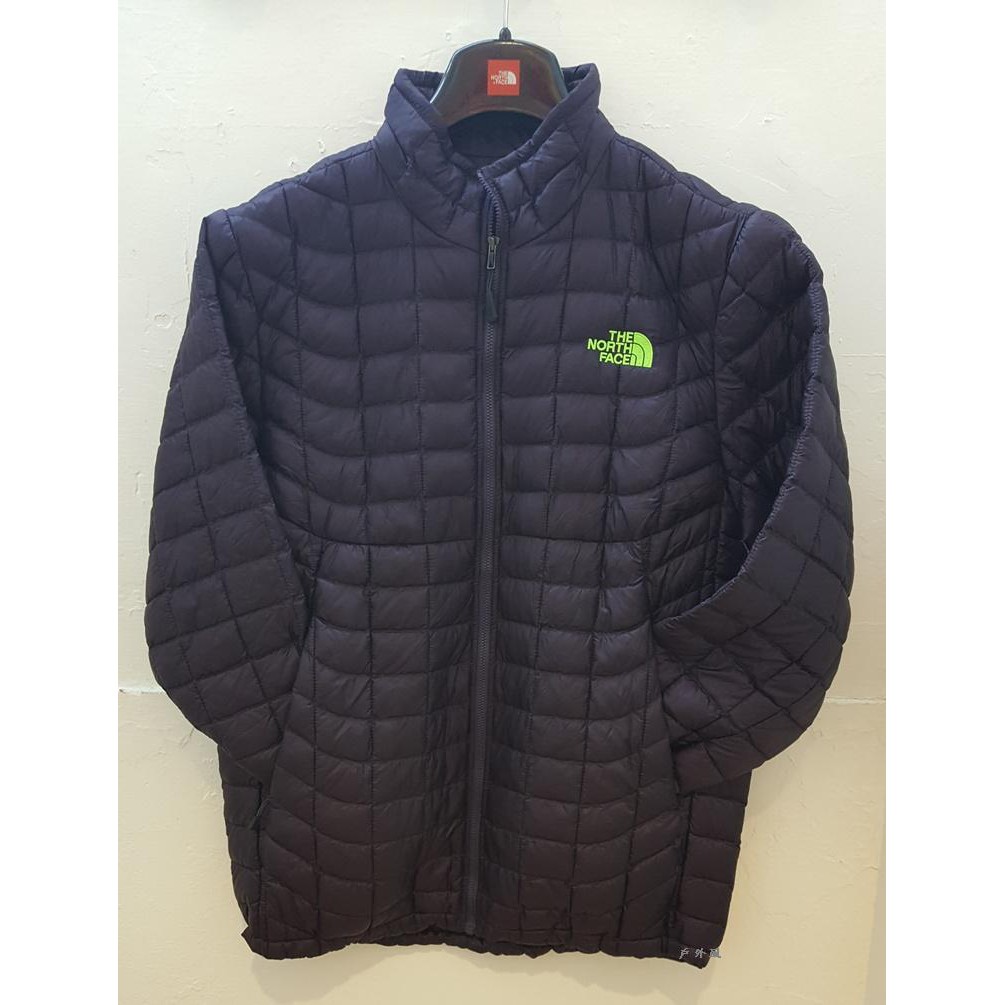 [戶外風旗艦店]The North Face商品特色:運動版型15D抗撕裂尼龍面布Thermoball保暖填充全開襟反齒拉鍊內收彈性袖口/拉鍊雙插手口袋外套可收納於口袋下擺調整拉繩商品材質:100%聚