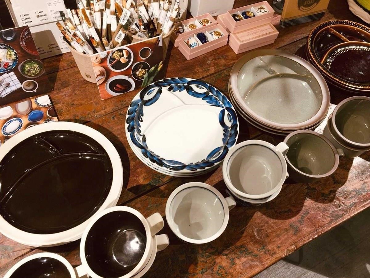 分割設計的復古餐盤。