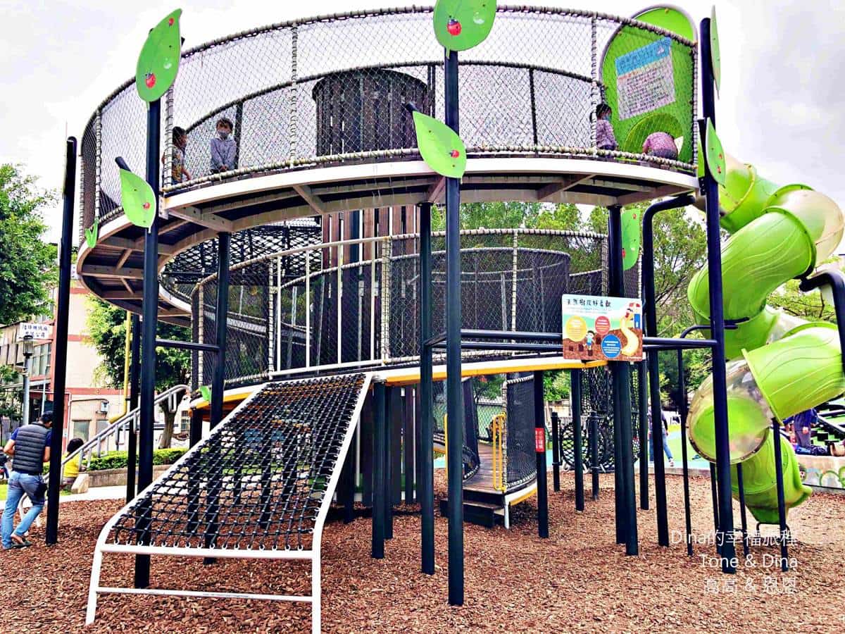 玩到虛脫都不想回家！雙北８「最強親子公園」：28米長滾輪滑梯、輕軌遊樂場