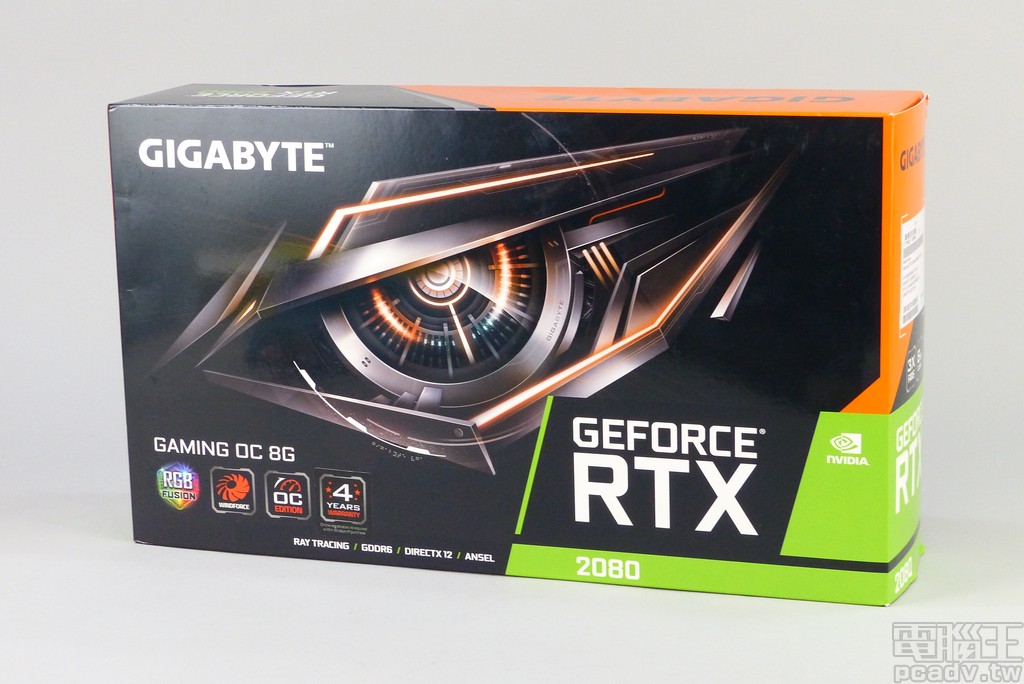 GIGABYTE GeForce RTX 2080 Gaming OC 8G 盒裝外觀，除了 NVIDIA 青綠色代表色，也加入自家 Gaming 系列橘色搭配