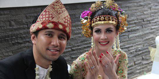 Suami Arumi Bachsin Kaget Namanya Masuk Bursa Cagub Jatim 2018