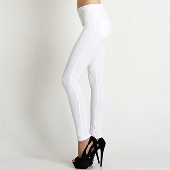 ■ 彈性空間大，穿著舒適無勒痕■ 金黃色車縫線，讓腿部曲線更加迷人■ 背面有無口袋、單邊口袋、雙邊口袋設計可選擇■ 豈止是彈，０著感且抑菌除臭■ 360度拉伸，直彈、橫彈都近兩倍！