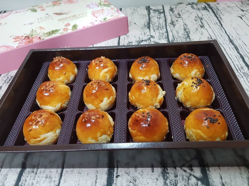 【預購】冠軍中秋禮盒招牌蛋黃酥系列(烏豆沙/綠豆)12/盒