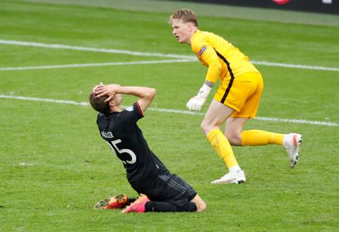 Salut! Fans Inggris Donasi Rp 500 Juta Lebih buat Fan Cilik Jerman yang Nangis (1)