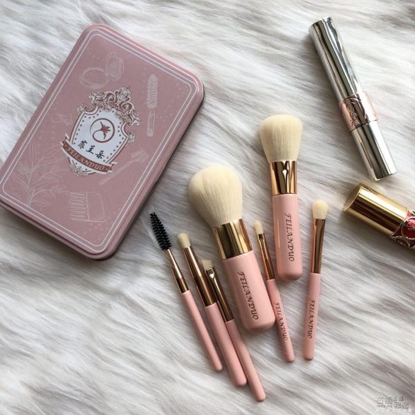 化妝刷套刷美妝工具粉底刷便攜盒裝眼影刷腮紅刷 唇刷 眉刷散粉刷 衣櫥秘密