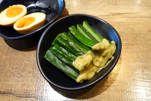 牛莊園牛肉麵，大安區四維路美食，科技大樓站牛肉麵，香煎雪花牛肉麵、蔬果湯頭牛肉麵，成功國宅旁得獎牛肉麵(含牛莊園菜單)