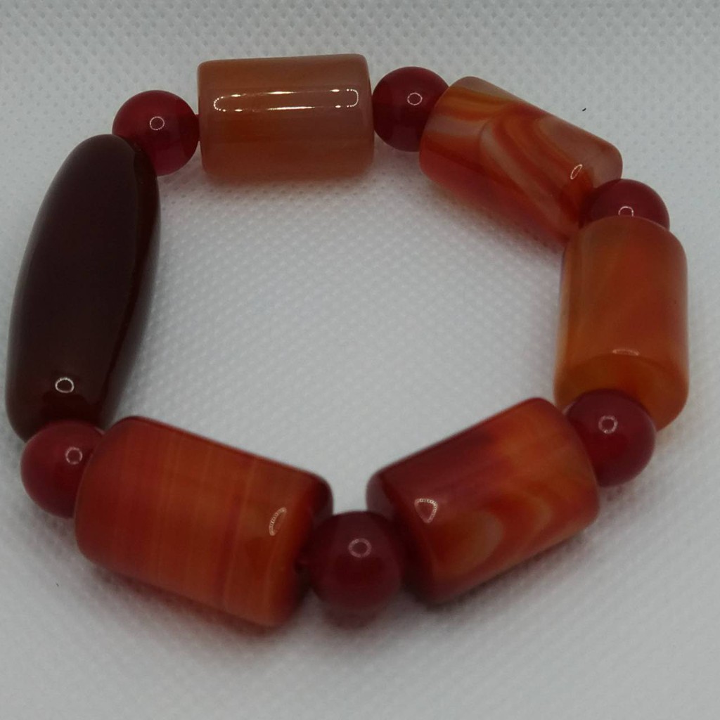 紅瑪瑙手鍊 帶來幸福和諧與安定招財開運首選配飾代表財富能量平和安定 排除壓力疲勞旺運招財。 色澤艷麗光潔細潤 送禮、自用兩相宜 開運 幸運 好運 瑪瑙 保平安