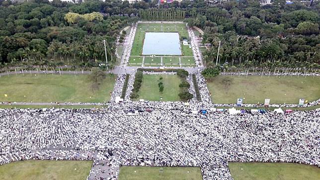 Foto dari Udara: Monas Memutih • Babeup