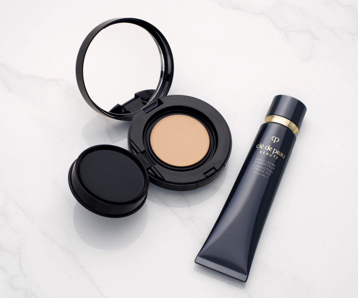 右滑圖片～看控油妝前乳介紹！