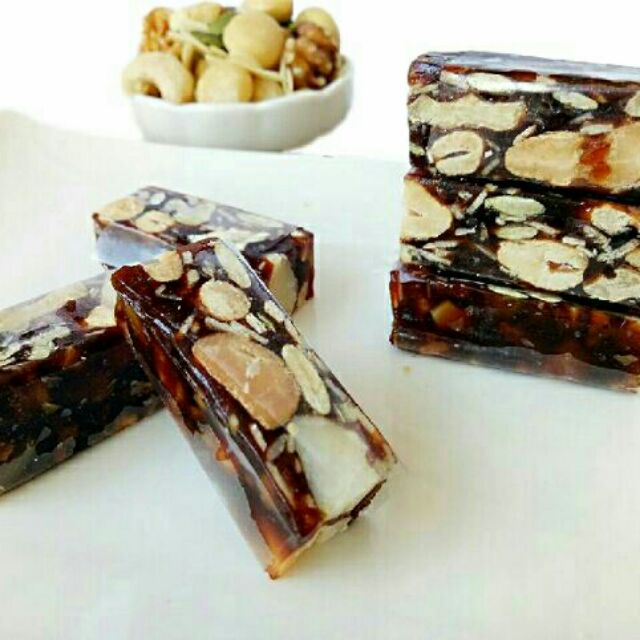 【優惠訊息】[折扣碼現折][999黑貓免運][貨到付款][信用卡][蝦幣回饋][首頁活動][超商到付]#歐思麥全系列商品 【產品特色】手作『最夯』的零嘴－南棗核桃糕『升級版』❤❤❤五堅果「核桃，腰果，