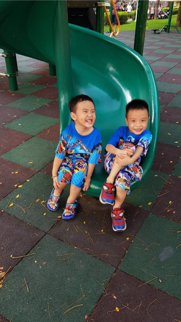 兩個小屁孩