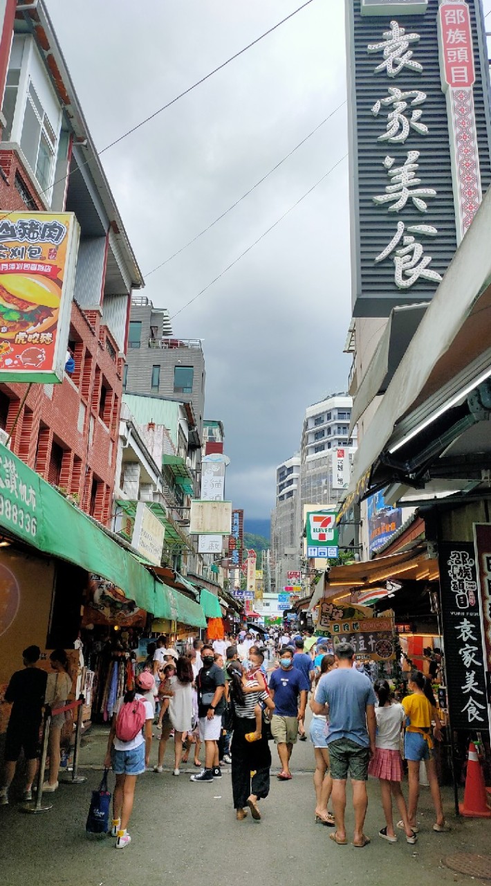 👑《台中美食餐廳報報》美食❤️餐廳❤️米其林❤️銅板美食❤️吃貨❤️甜點❤️隱藏版❤️景點❤️旅行❤️火鍋店❤️飯店