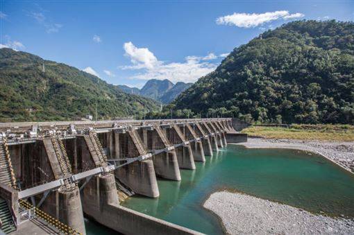 參觀發電廠遭拒　婦詭異卡水閘門溺斃