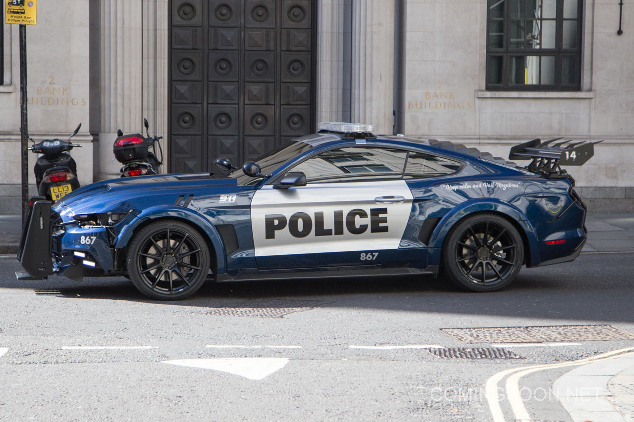 Simak Galeri Foto Mobil Transformers The Last Knight Di London Simak Galeri Foto Mobil Transformers The Last Knight Di London