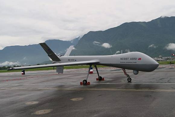 「騰雲」大型無人機