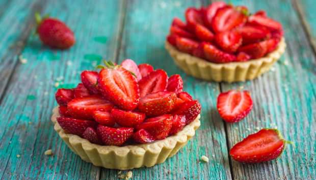  Tartlet Santan dengan Strawberi 