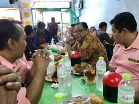 Menteri Koperasi dan UKM Puspayoga berdialog sekaligus makan siang bersama dengan pengurus Koperasi 