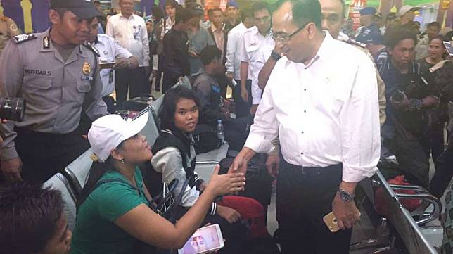 Menteri Perhubungan Budi Karya Sumadi melakukan tinjauan ke pelabuhan Soekarno Hatta, Makasar, Senin (19/12/2016). [Dok Kementerian Perhubungan]