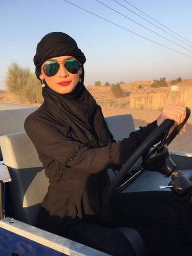 Selain Lindsay Lohan, Ini 8 Seleb Hollywood Lain yang Cantik Berkerudung