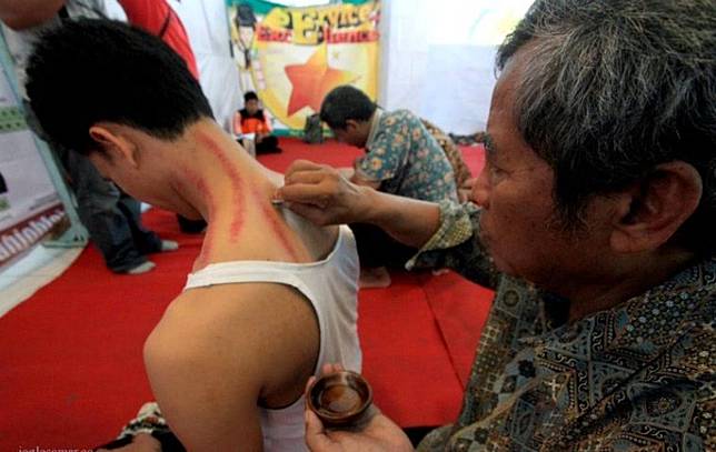 5 Kebiasaan-kebiasaan Unik Orang Indonesia, Pasti Kamu Pernah Melakukannya