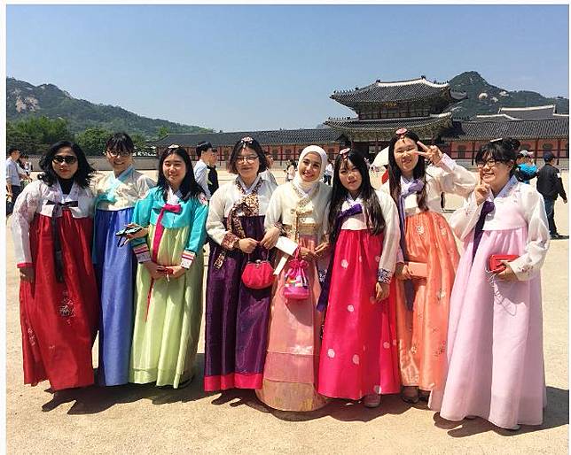 Liburan ke Korea, Berikut Parade 8 Seleb Cantik Pakai Hanbok