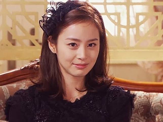 13 Foto Transformasi Kim Tae Hee, Dewinya Aktris Korea yang Dinikahi Rain