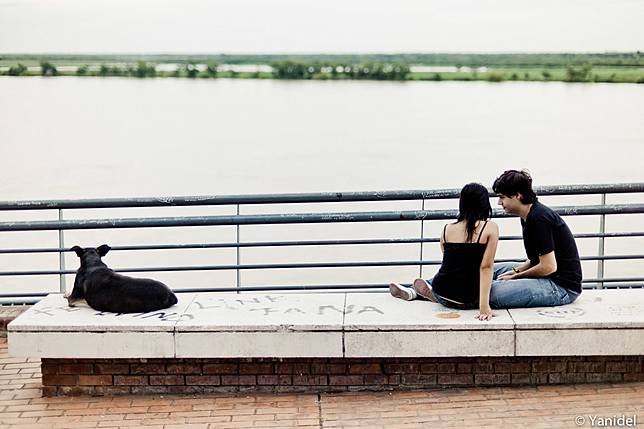 Kamu yang Jatuh Cinta Sama Teman Sendiri Pasti Baper dengan 18 Kutipan Ini!