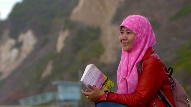Kamu Doyan Baca Buku? Yuk Simak Penulis Populer Indonesia Paling Sukses