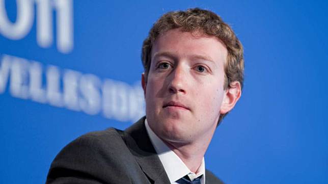 Mark Zuckerberg Bantah Ide VR Oculus Hasil Curian