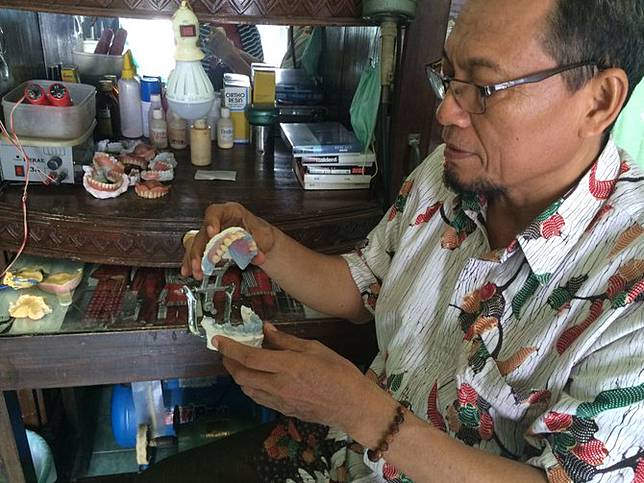 Tukang gigi Jazuli Idris2017 Merdeka.com/intan umbari