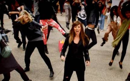 kelly flash mob bareng fansnya