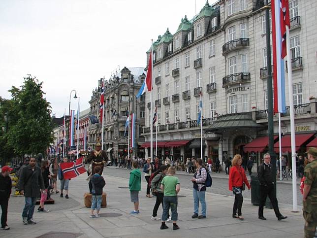 Ban cars from city centres. Oslo City Center.