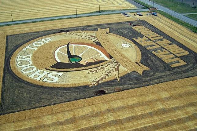 Dahsyat! Seniman Ini Bikin ‘Crop Circle’ Berukuran Raksasa Yang Super Keren