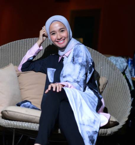 Hijab dan Pesona Laudya Cynthia Bella yang Lovable