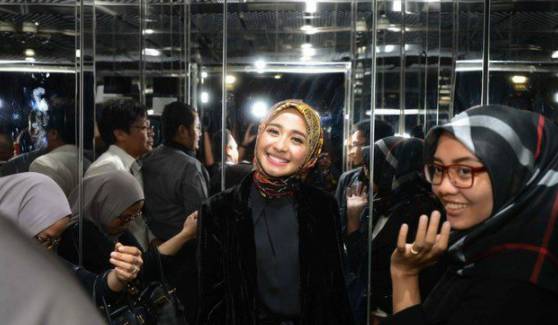 Hijab dan Pesona Laudya Cynthia Bella yang Lovable