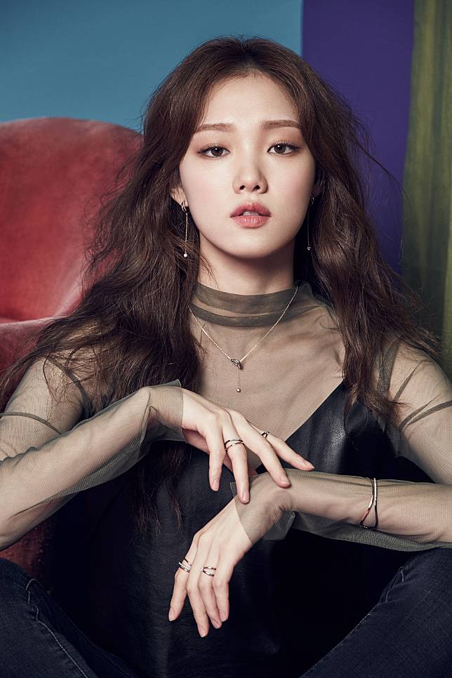 15 Foto Bukti Aktris Lee Sung-kyung Pantas Dijuluki 'Barbie'-nya Korea