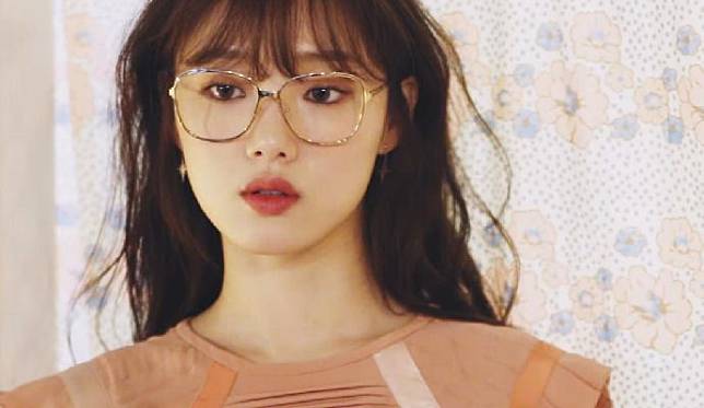 15 Foto Bukti Aktris Lee Sung-kyung Pantas Dijuluki 'Barbie'-nya Korea