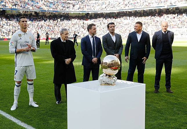 Video Ekspresi Ronaldo Saat Mendapat Ucapan dari Kaka dan Cannavaro