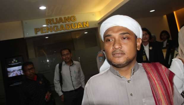 Sekjen Dewan Syuro DPD Front Pembela Islam (FPI) DKI Jakarta, Habib Novel Bamukmin menyambangi Sentra Pelayanan Kepolisian Terpadu (SPKT) Polda Metro Jaya, di Jakarta, 5 Januari 2016. TEMPO/M Iqbal Ichsan