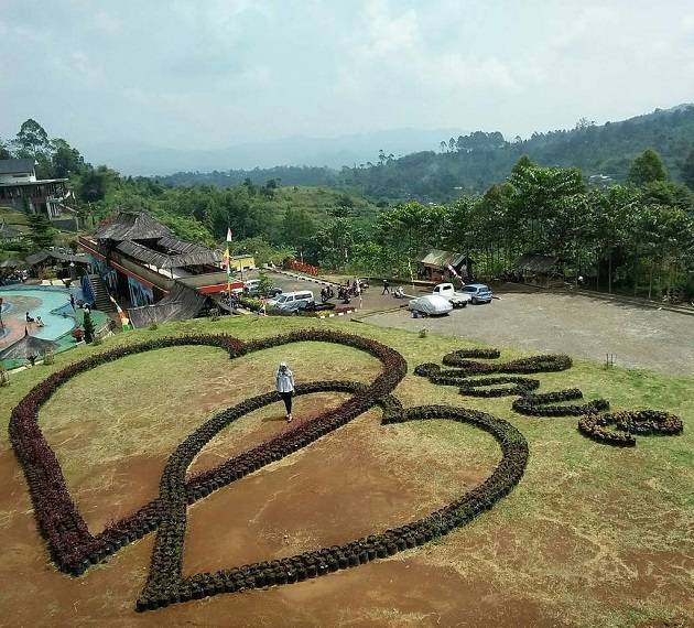 Ini Dia Lokasi Favorit Baru Buat Selfie Di Bandung Taman Cinta