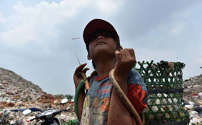 Pemulung di TPA Bantar Gebang AFP PHOTO/Bay Ismoyo
