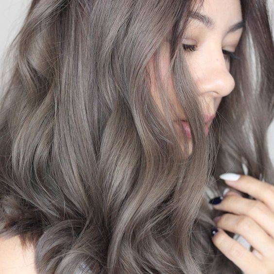 ผมเทาแบบไม่แรง ! 4 วิธี ทำสีผม 'Grey Break' ให้ดูสวยซอฟต์ ไม่แรง!