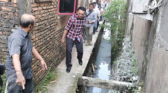 20161228- Ahok Cari Tahu Penyebab Banjir di Cililitan-Jakarta- Yoppy Renato
