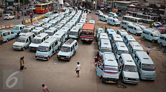 20151117-Dinas Perhubungan DKI Tunda Sanksi untuk Angkot yang Tidak Tutup Pintu