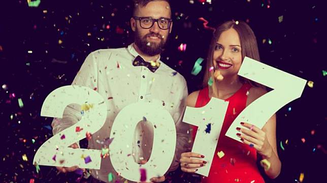 Ilustrasi pasangan merayakan Tahun Baru 2017. (Shutterstock)