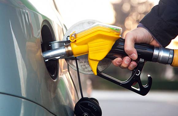 Ini Alasan Kenapa Mengisi Bensin Lebih Baik dan Irit Di Malam Hari