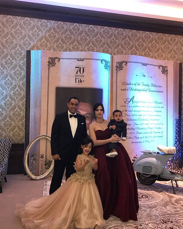 Penampilan Nia Ramadhani Sekarang - Metamorfosis 