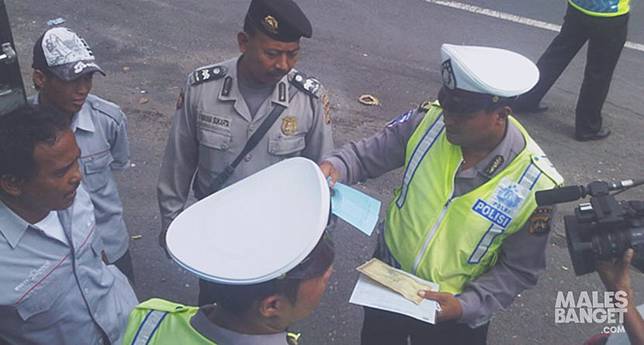 9 Celotehan Orang yang Ngaku-ngaku Kenal Sama Pejabat Saat Ditilang