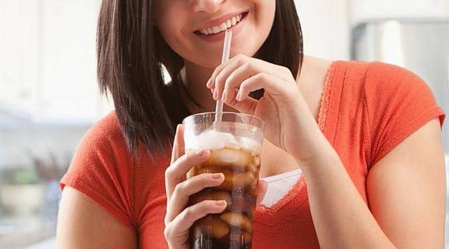 Apa Minuman Bersoda Pertama Buatan Indonesia?