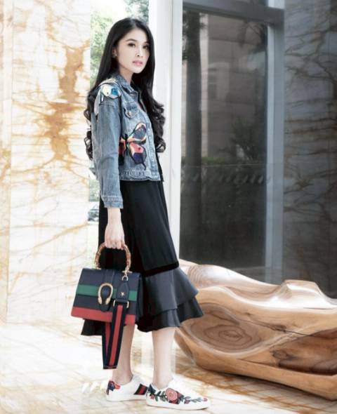 Gaya Taylor Swift Sampai Syahrini Pakai Sneakers Gucci Rp 7 Juta